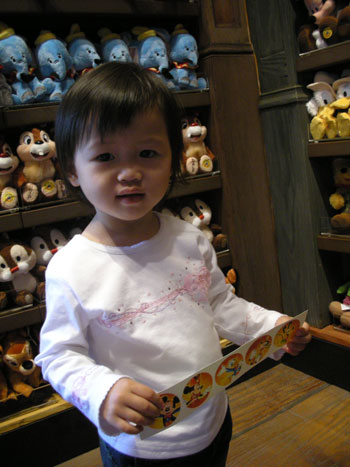 gal/1 Year and 11 Months Old/Disneyland30.jpg